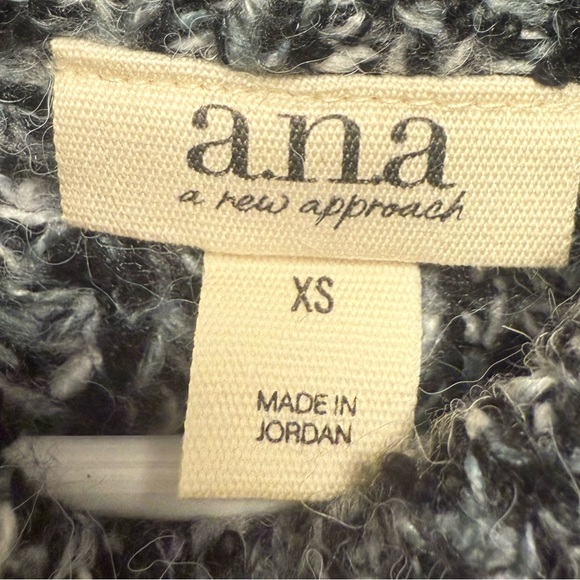 a.n.a Black and White Textured Turtleneck Sweater size XS - Picture 2 of 7